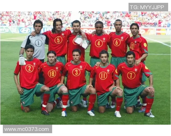 古法足球明星排名前十揭晓经典球员风采与成就回顾